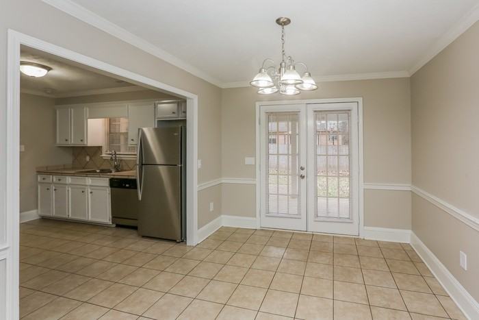 506 Stockton Cv - Photo 4 of 11
