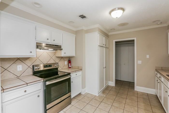 506 Stockton Cv - Photo 5 of 11