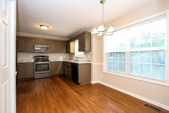 951 Roedeer Dr - Photo 7 of 13