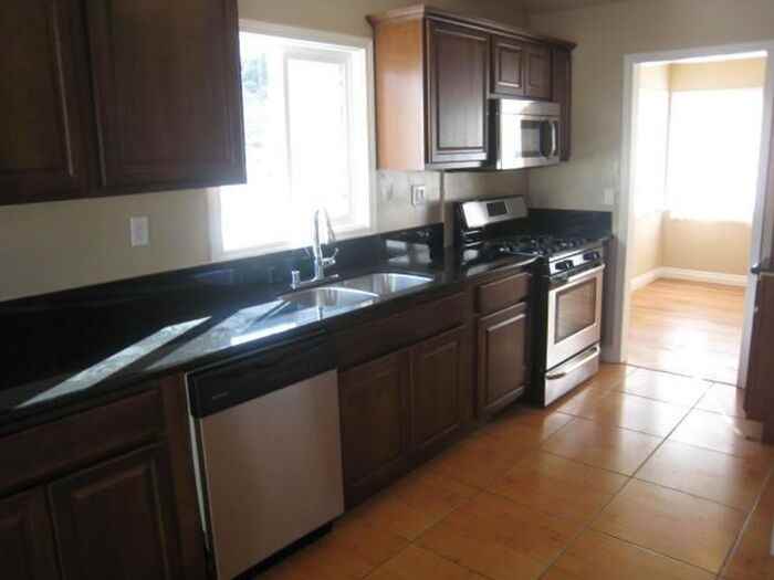 4515 Spring St - Photo 4 of 11
