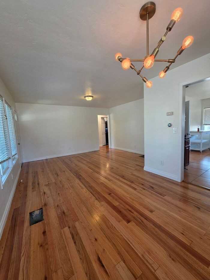 4515 Spring St - Photo 6 of 11