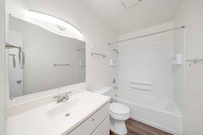 6041 N Fessenden St - Photo 2 of 32