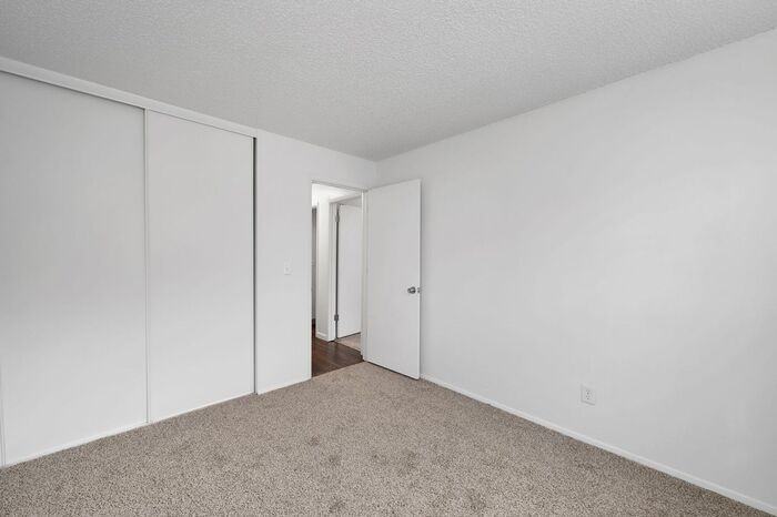 6041 N Fessenden St - Photo 3 of 32