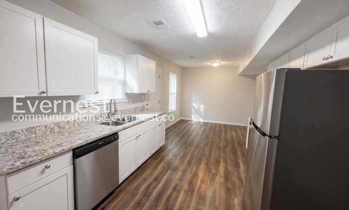 506 Chestnut Ln - Photo 3 of 21