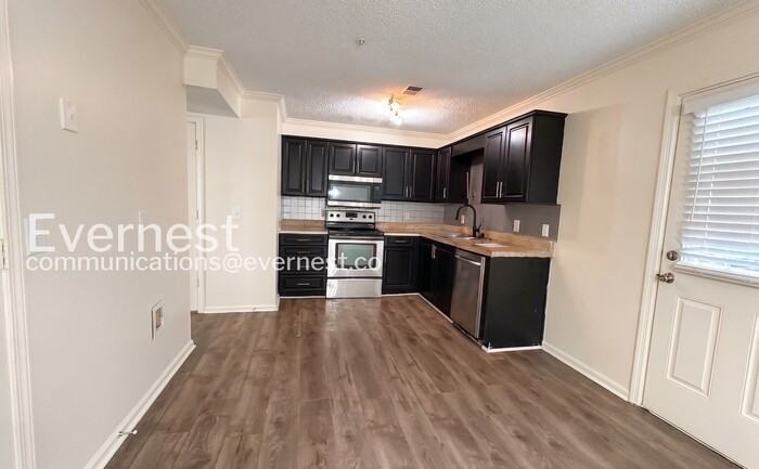 1592 King James Dr - Photo 2 of 37