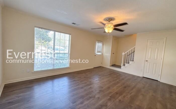 1592 King James Dr - Photo 7 of 37