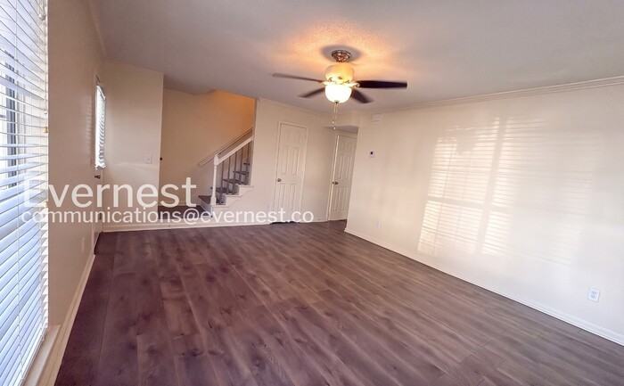 1592 King James Dr - Photo 4 of 28