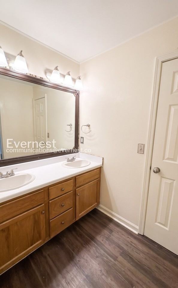 1592 King James Dr - Photo 6 of 28