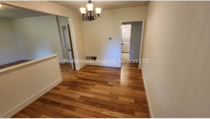 8 Glade Ct - Photo 3 of 19