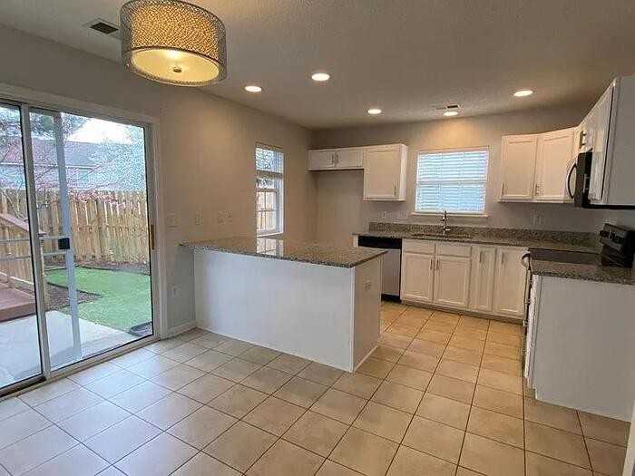 12131 Bottlebrush Pl - Photo 5 of 17