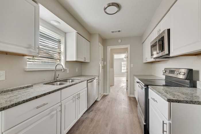 408 Town North Dr - Photo 3 of 17