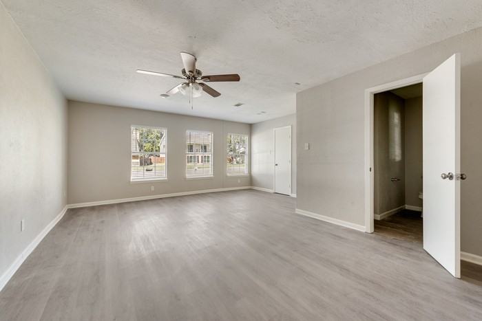 408 Town North Dr - Photo 5 of 17