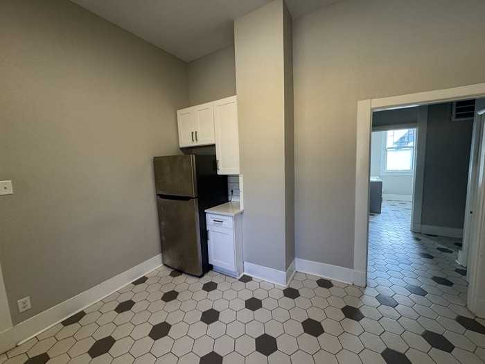 401 Johnson St - Photo 6 of 10