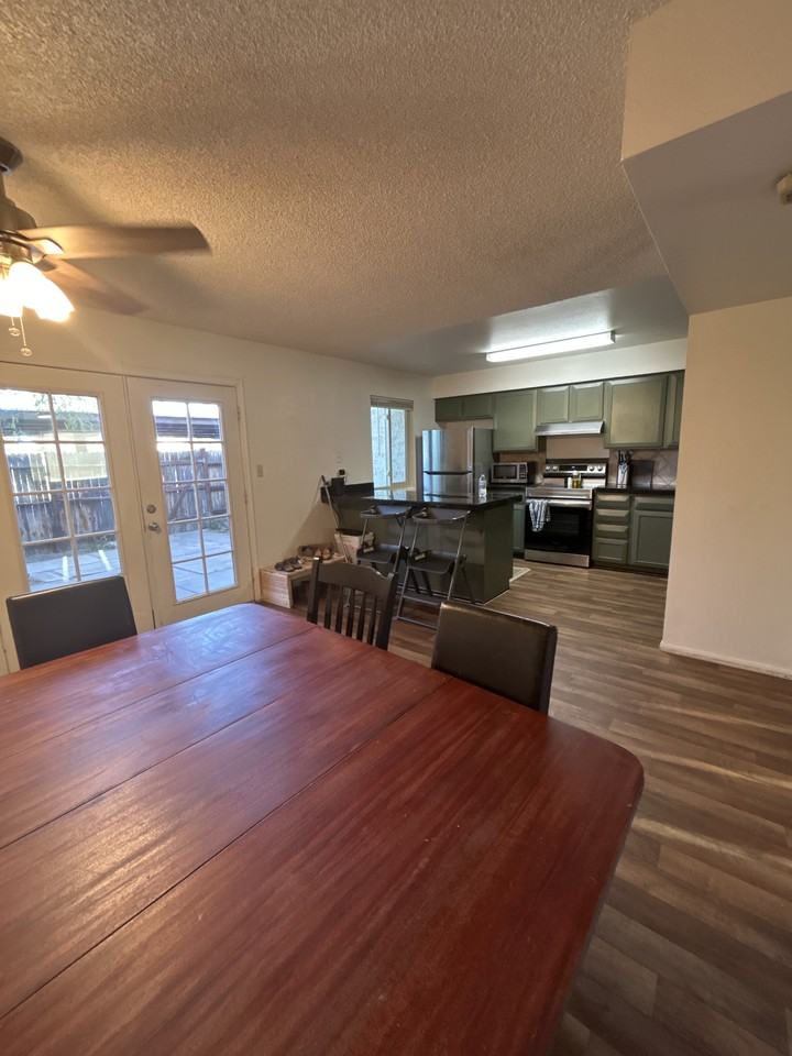 2221 W Farmdale Ave #23 - Photo 2 of 14