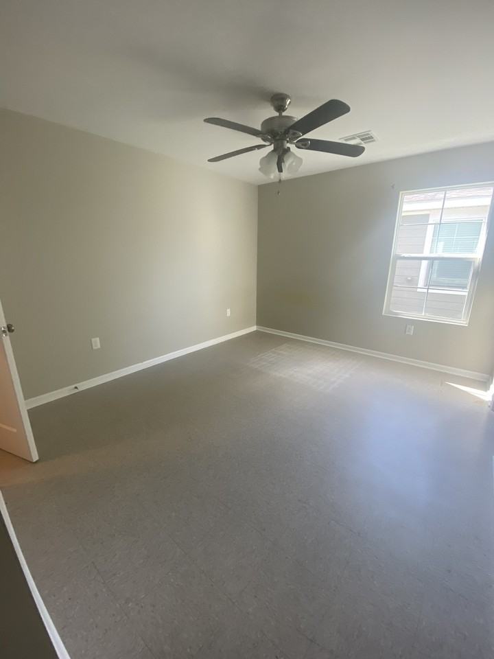 918 Brady St #3 - Photo 4 of 7