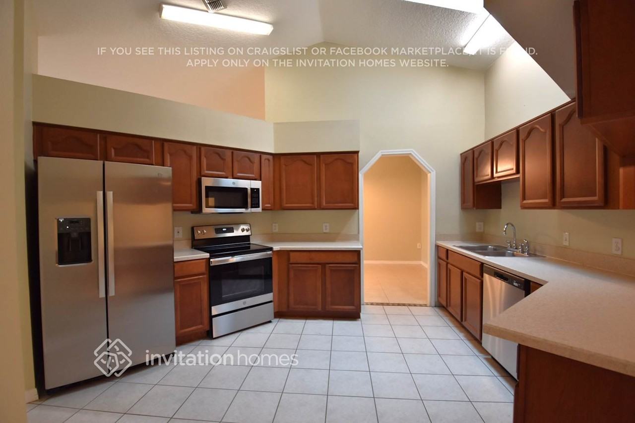 2442 Sweetwater Blvd - Photo 3 of 10