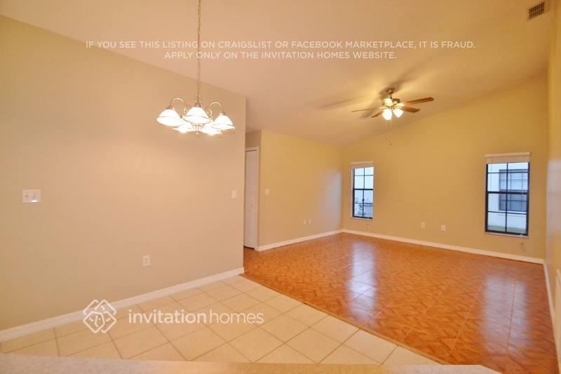 2442 Sweetwater Blvd - Photo 4 of 10