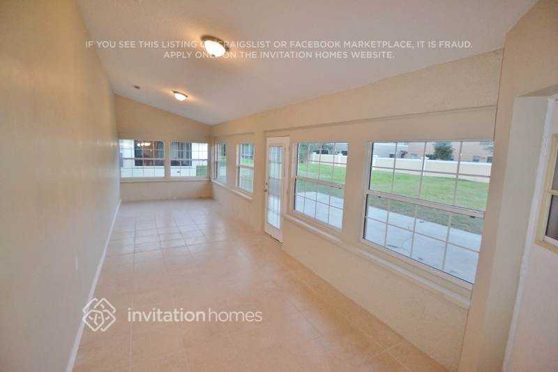 2442 Sweetwater Blvd - Photo 7 of 10