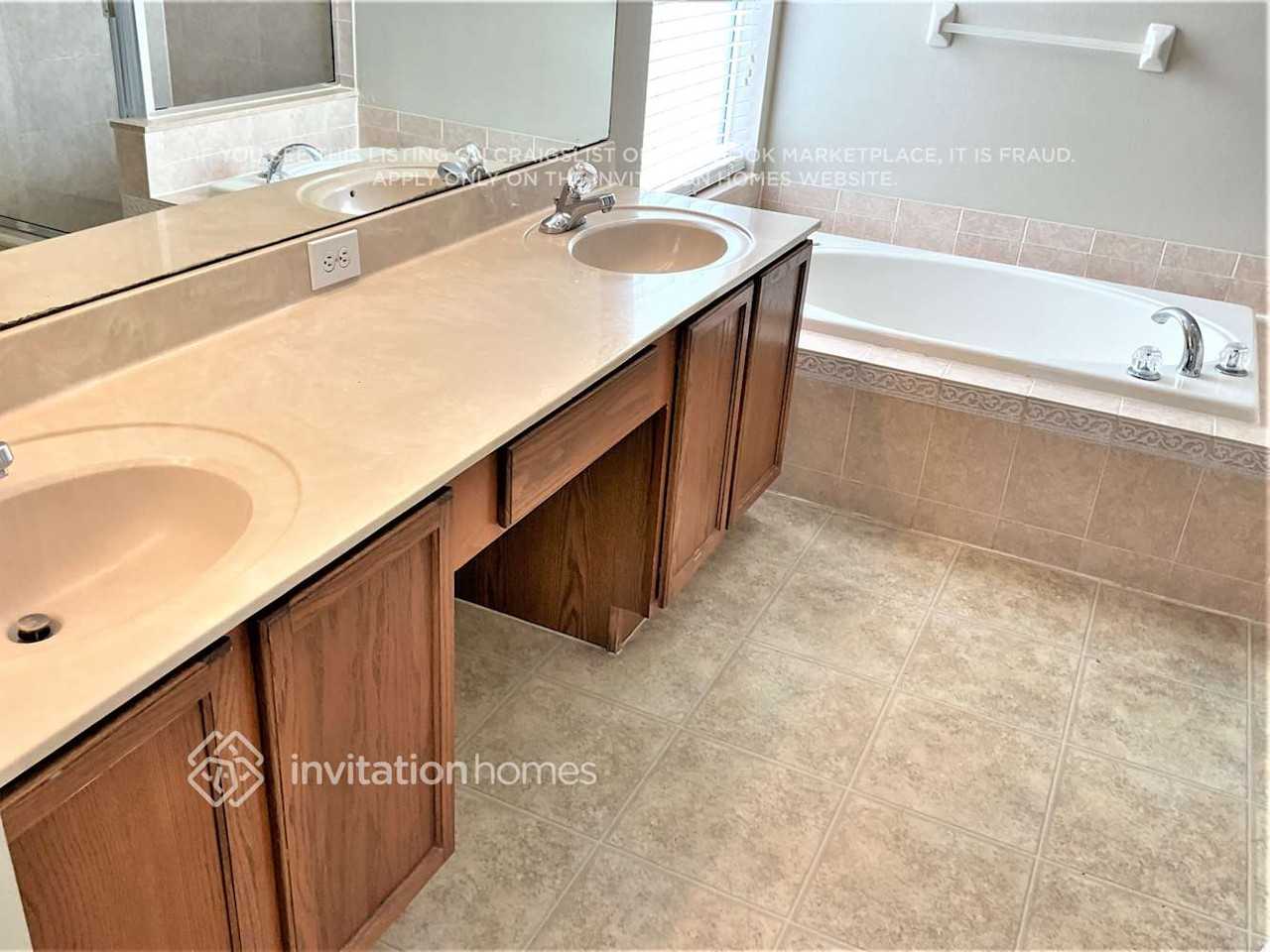 15517 Lake Bella Vista Dr - Photo 2 of 6