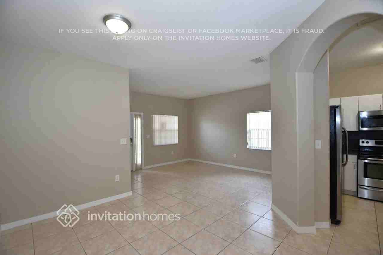 18051 Sw 144th Ct - Photo 4 of 13