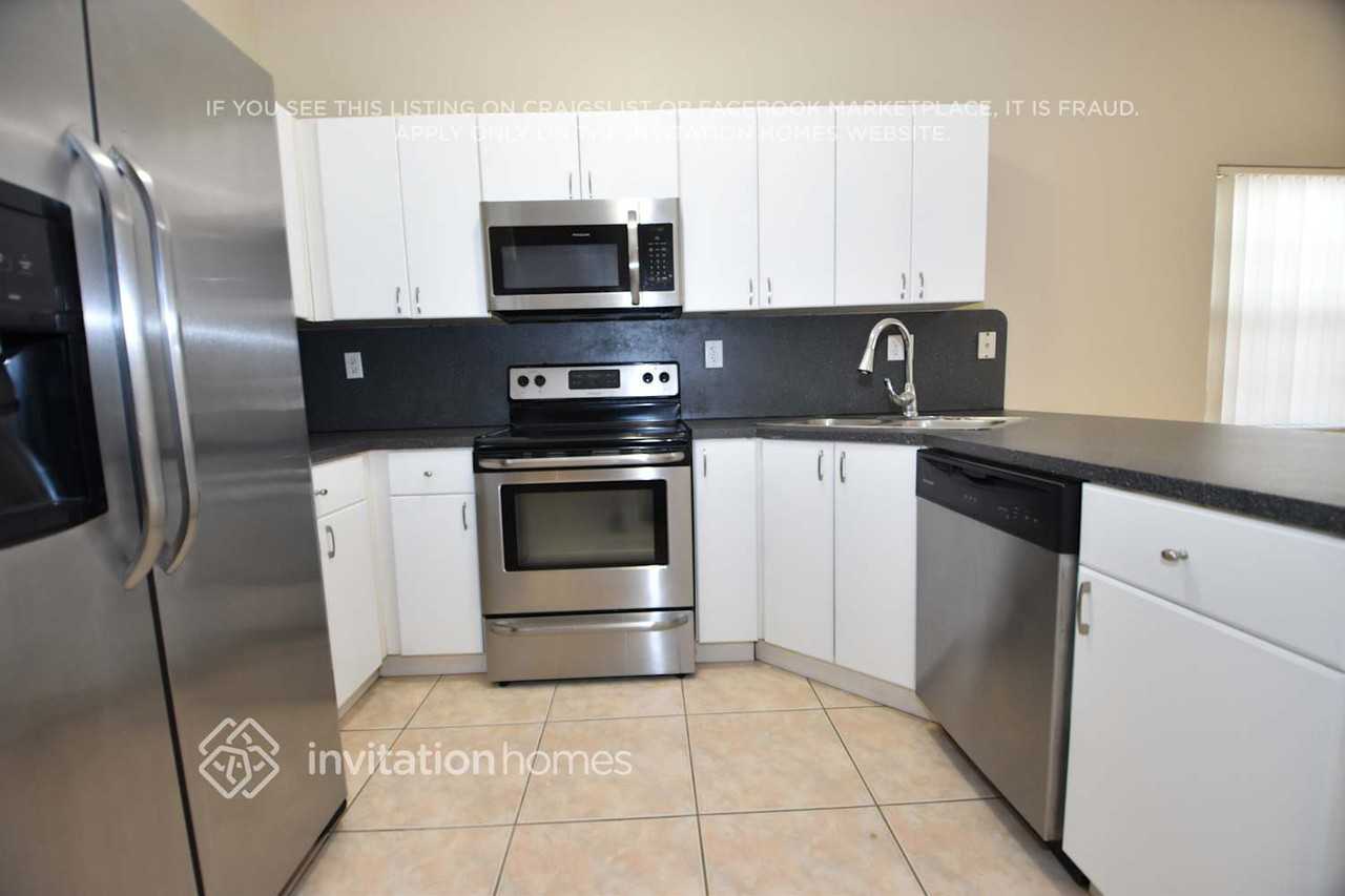 18051 Sw 144th Ct - Photo 5 of 13