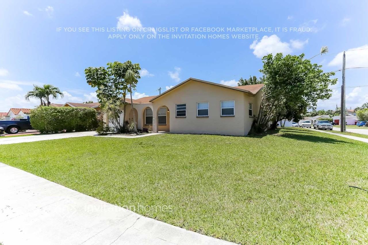 22187 Sw 58th Ave - Photo 3 of 12