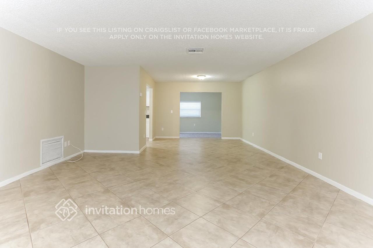 22187 Sw 58th Ave - Photo 4 of 12