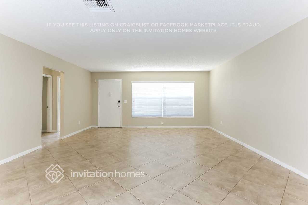 22187 Sw 58th Ave - Photo 5 of 12