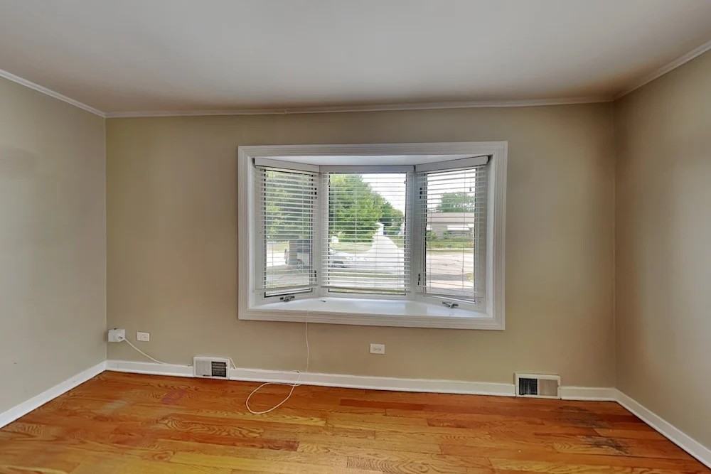 485 North Beverly Avenue - Photo 4 of 11