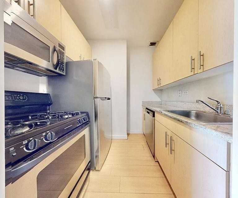 Washington St #11P - Photo 2 of 4
