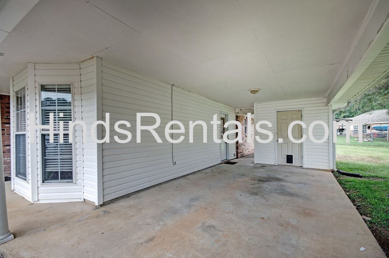 1102 Cabbot Lane - Photo 5 of 26