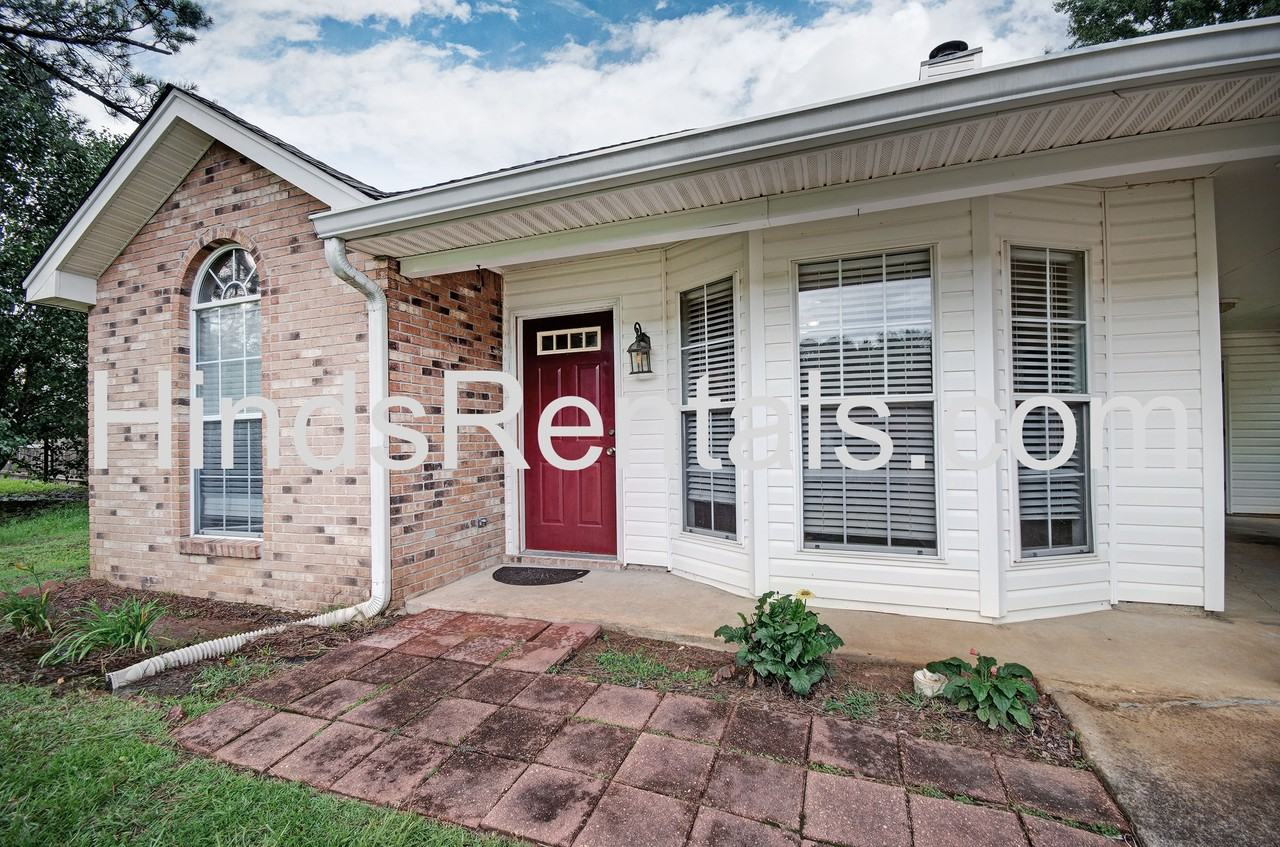 1102 Cabbot Lane - Photo 2 of 26