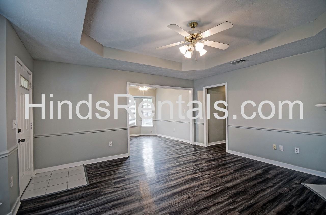 1102 Cabbot Lane - Photo 6 of 26