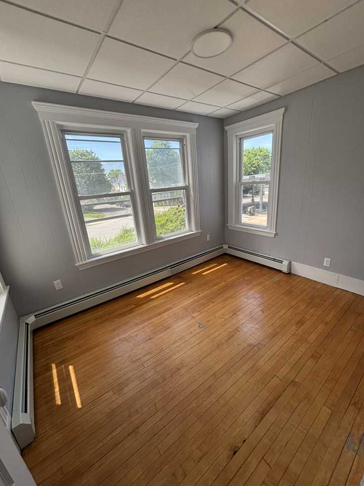 12 Pond St - Photo 4 of 8