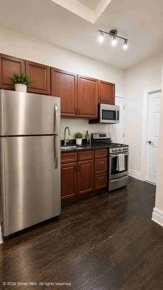 W 46th St #3 - Photo 7 of 7