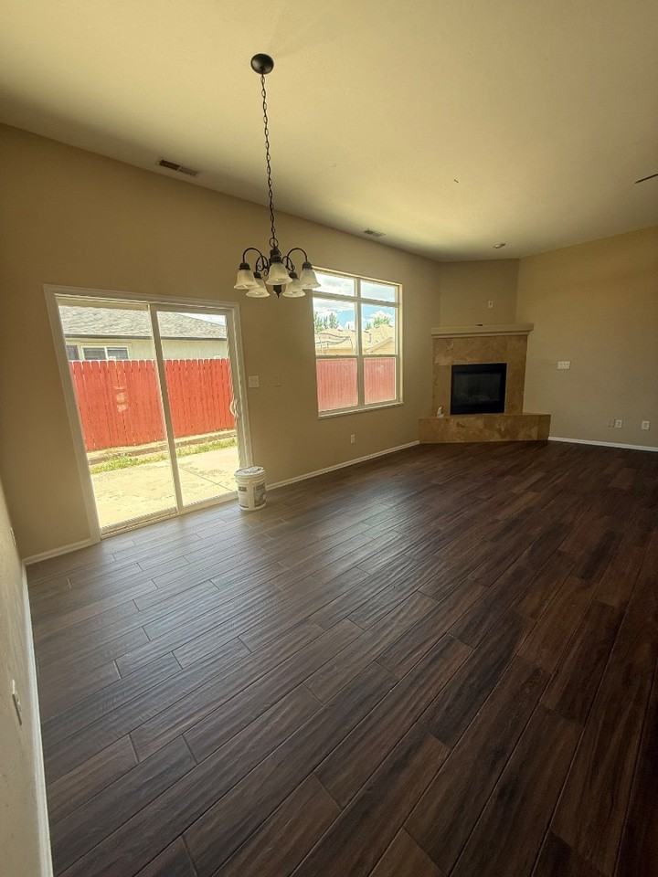 450 Juniper St - Photo 4 of 20