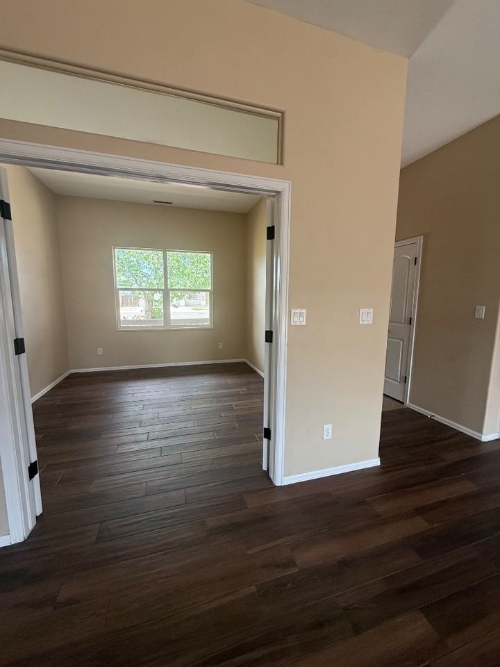 450 Juniper St - Photo 5 of 20