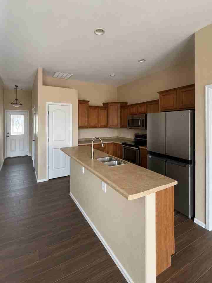 450 Juniper St - Photo 6 of 20