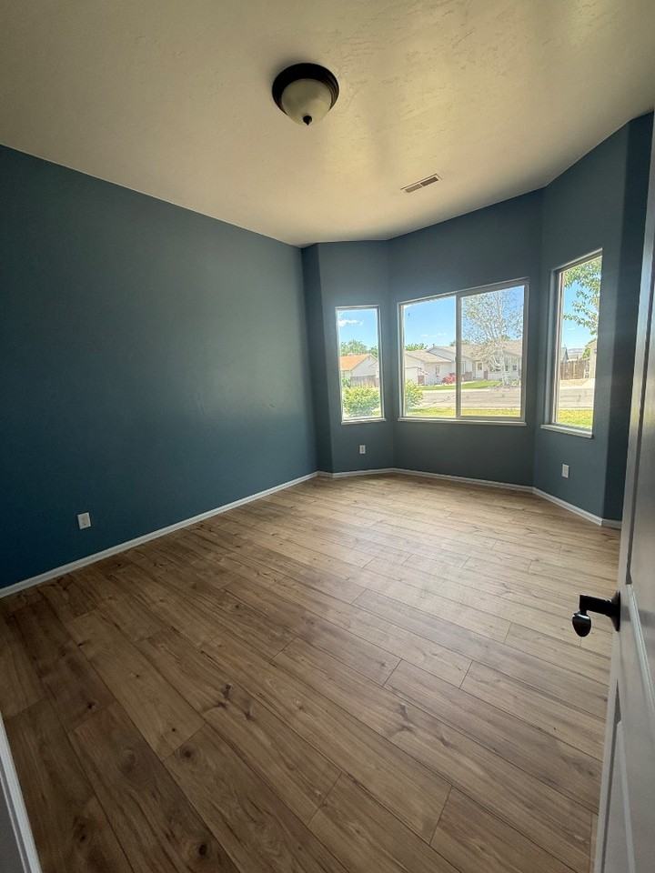 450 Juniper St - Photo 7 of 20