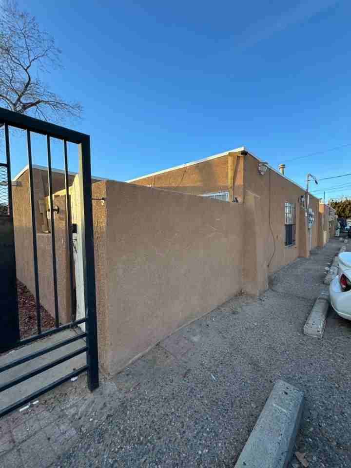916 San Pedro Drive Southeast - Photo 2 of 23