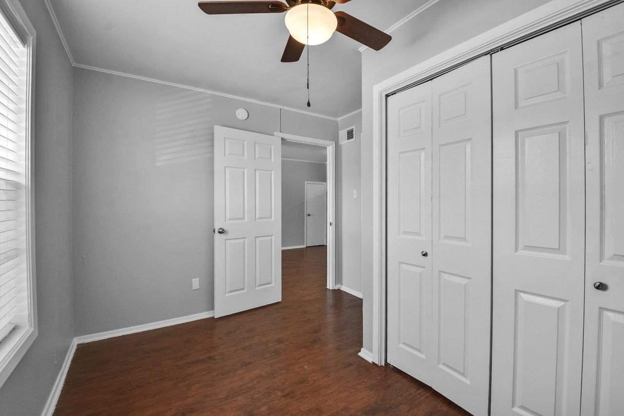 1509 Broadmoor Drive - Photo 2 of 7