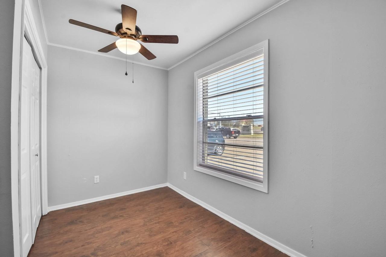 1509 Broadmoor Drive - Photo 5 of 7