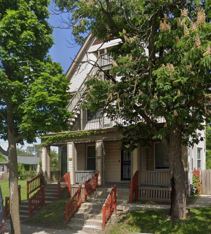2322 N 6th St - Photo 3 of 4