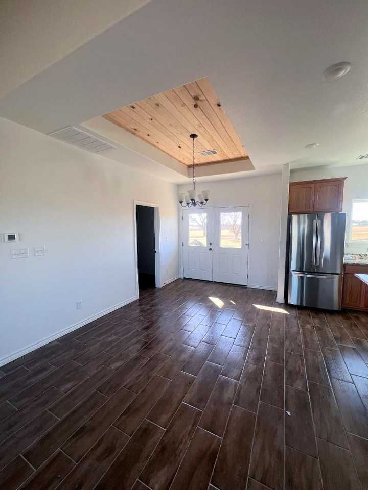 7912 S Lone Star Pkwy - Photo 2 of 11