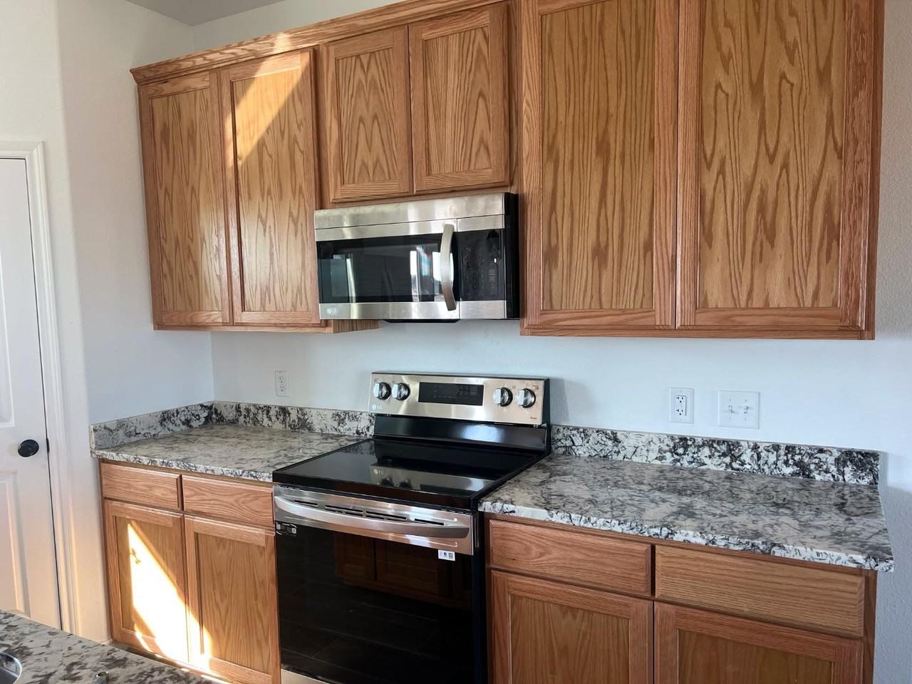 7912 S Lone Star Pkwy - Photo 4 of 11