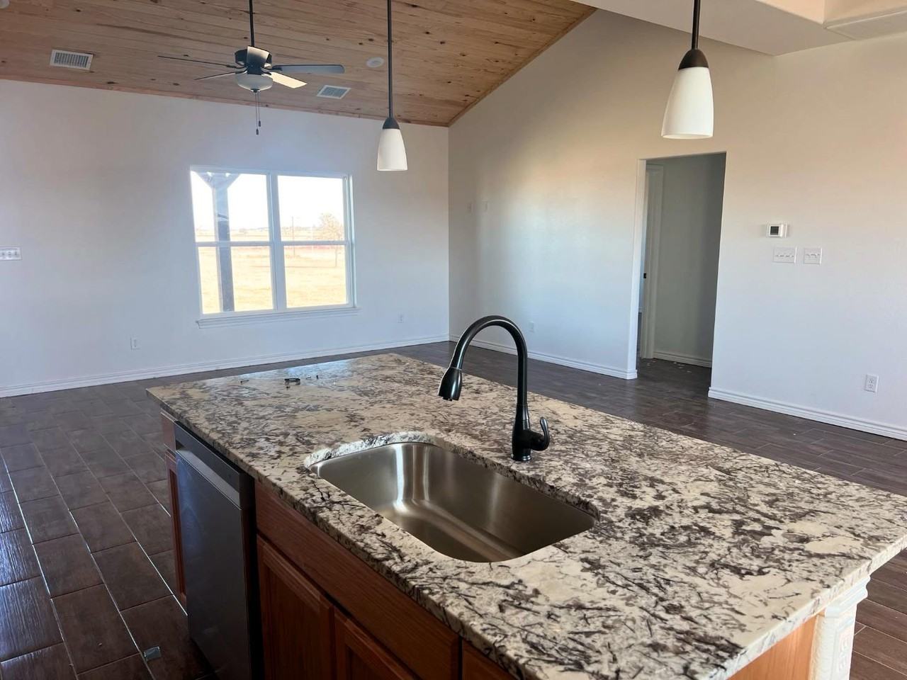 7912 S Lone Star Pkwy - Photo 5 of 11