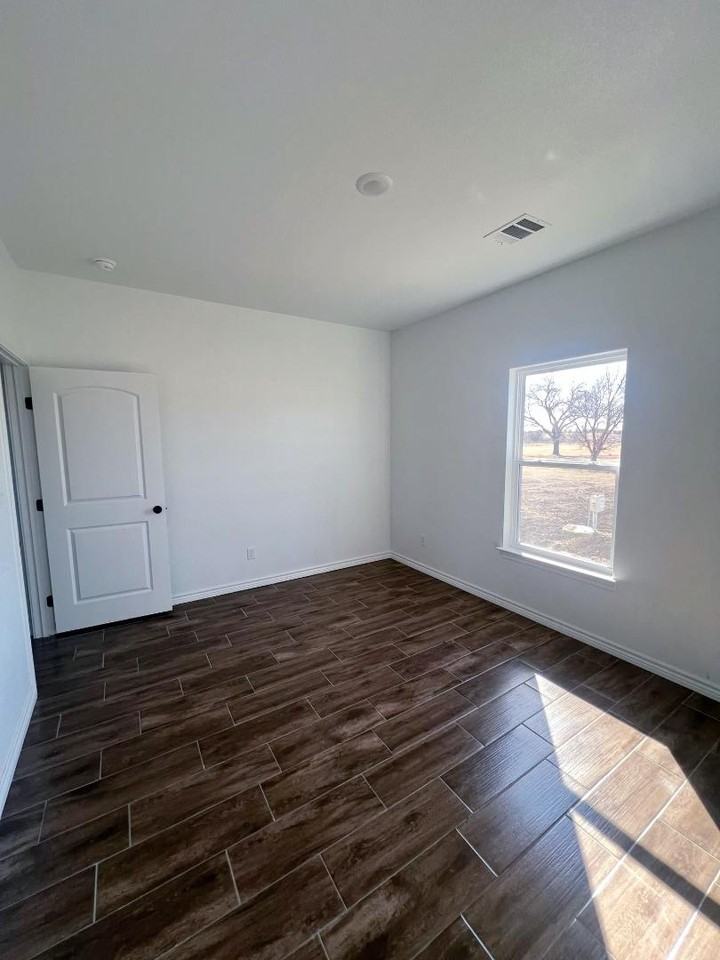7912 S Lone Star Pkwy - Photo 7 of 11