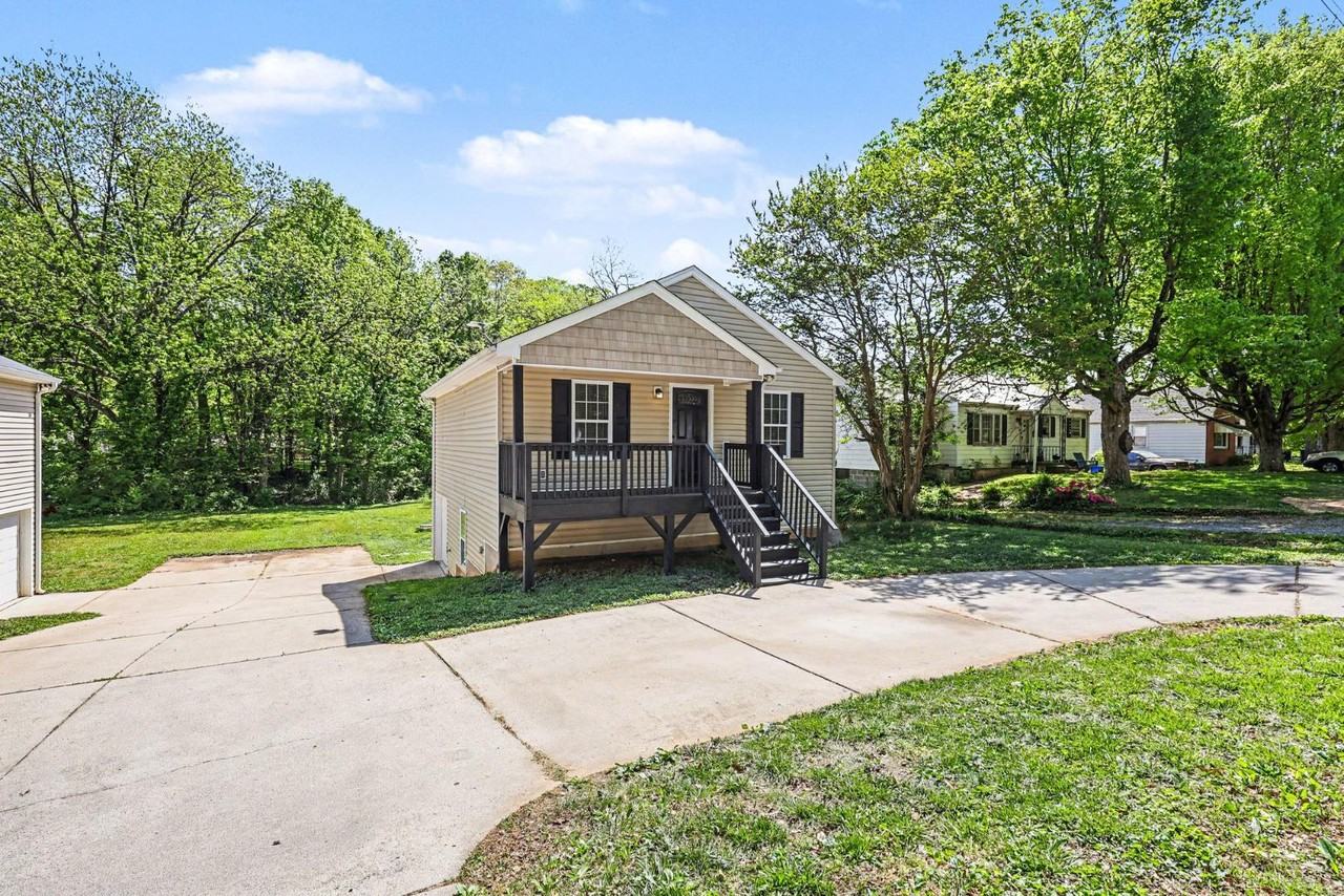 211 Turner St - Photo 3 of 20