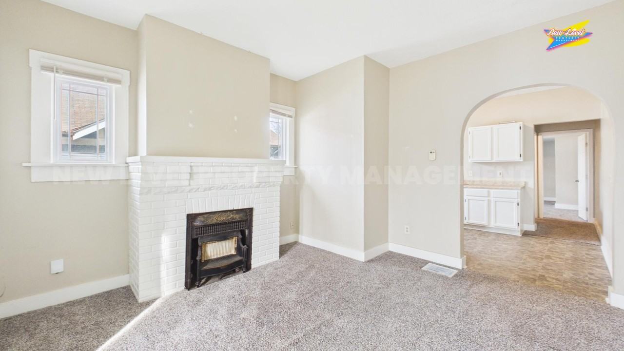 352 N Holyoke Pl - Photo 3 of 9