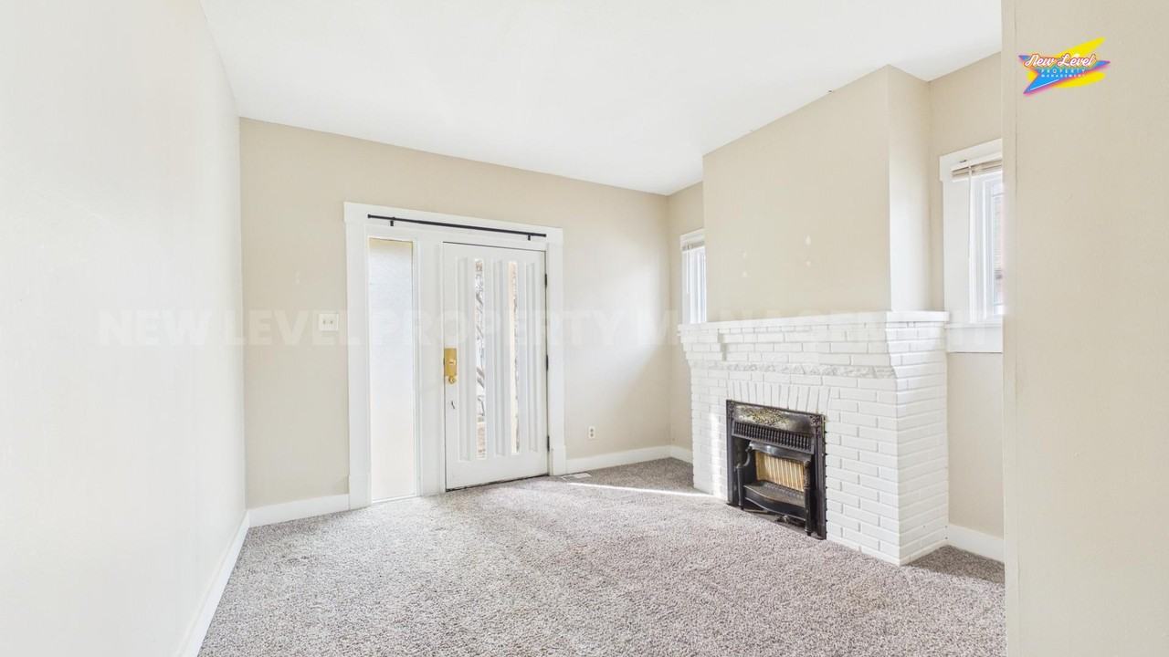 352 N Holyoke Pl - Photo 4 of 9